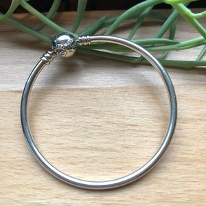 Pandora Limited Edition Dainty Bow Bangle
